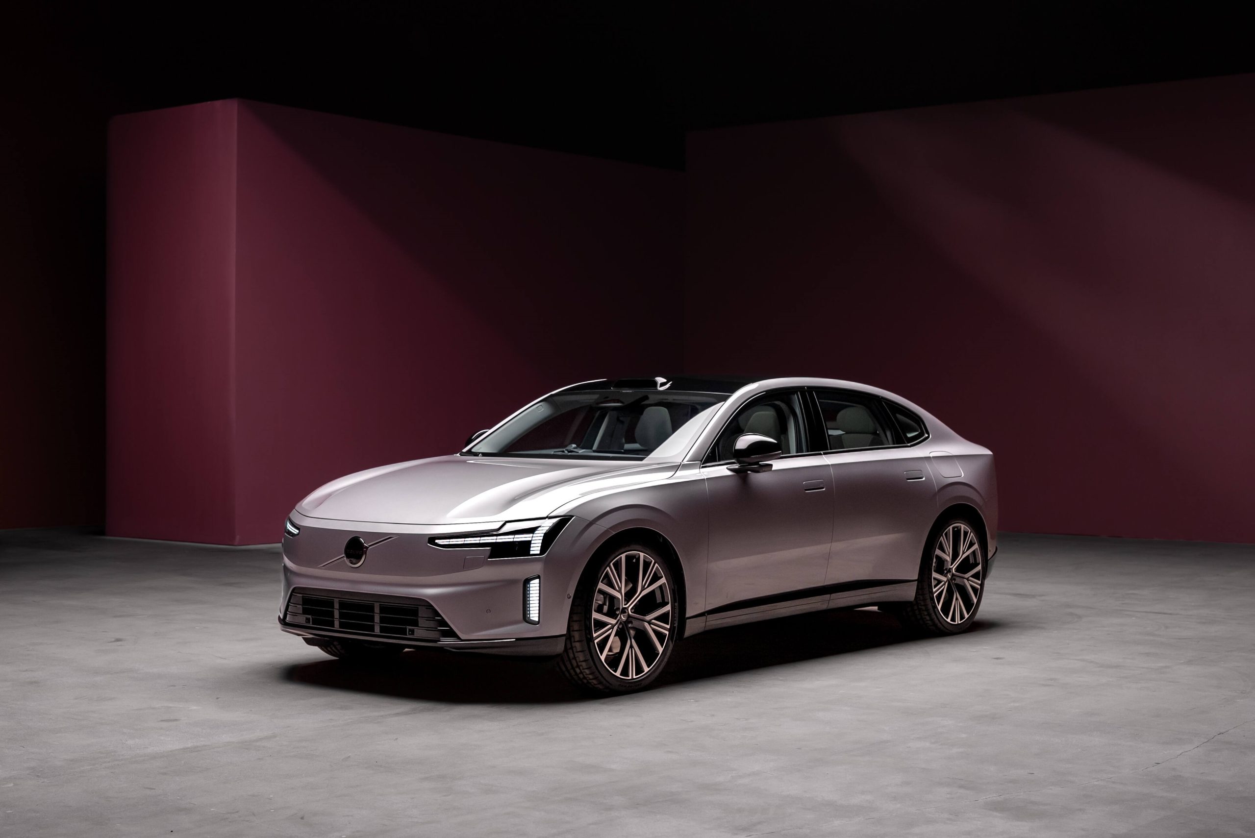 Volvo ES90: A svéd villám, ami csendben csap le